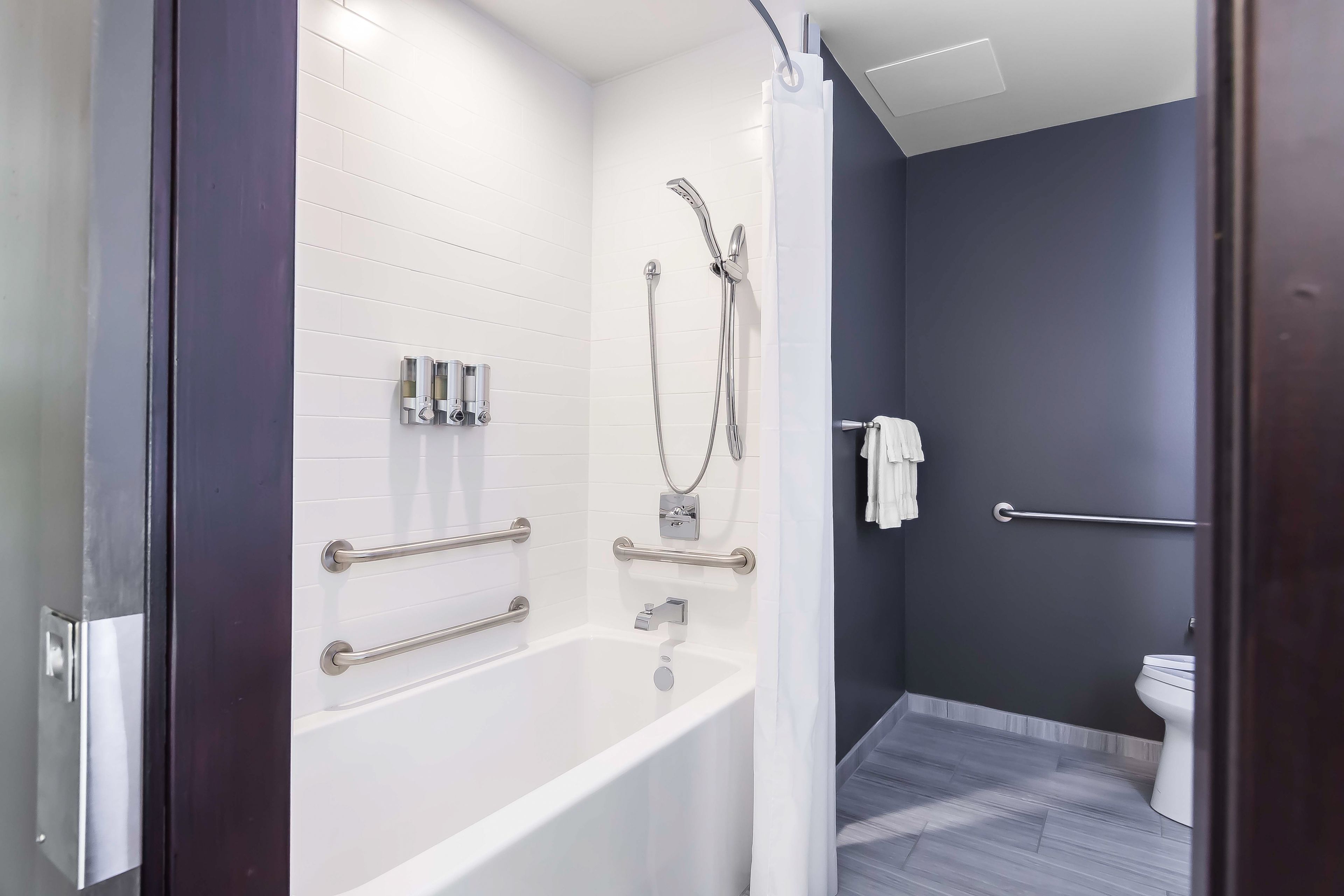 combined shower/bathtub, free toiletries, hair dryer, towels