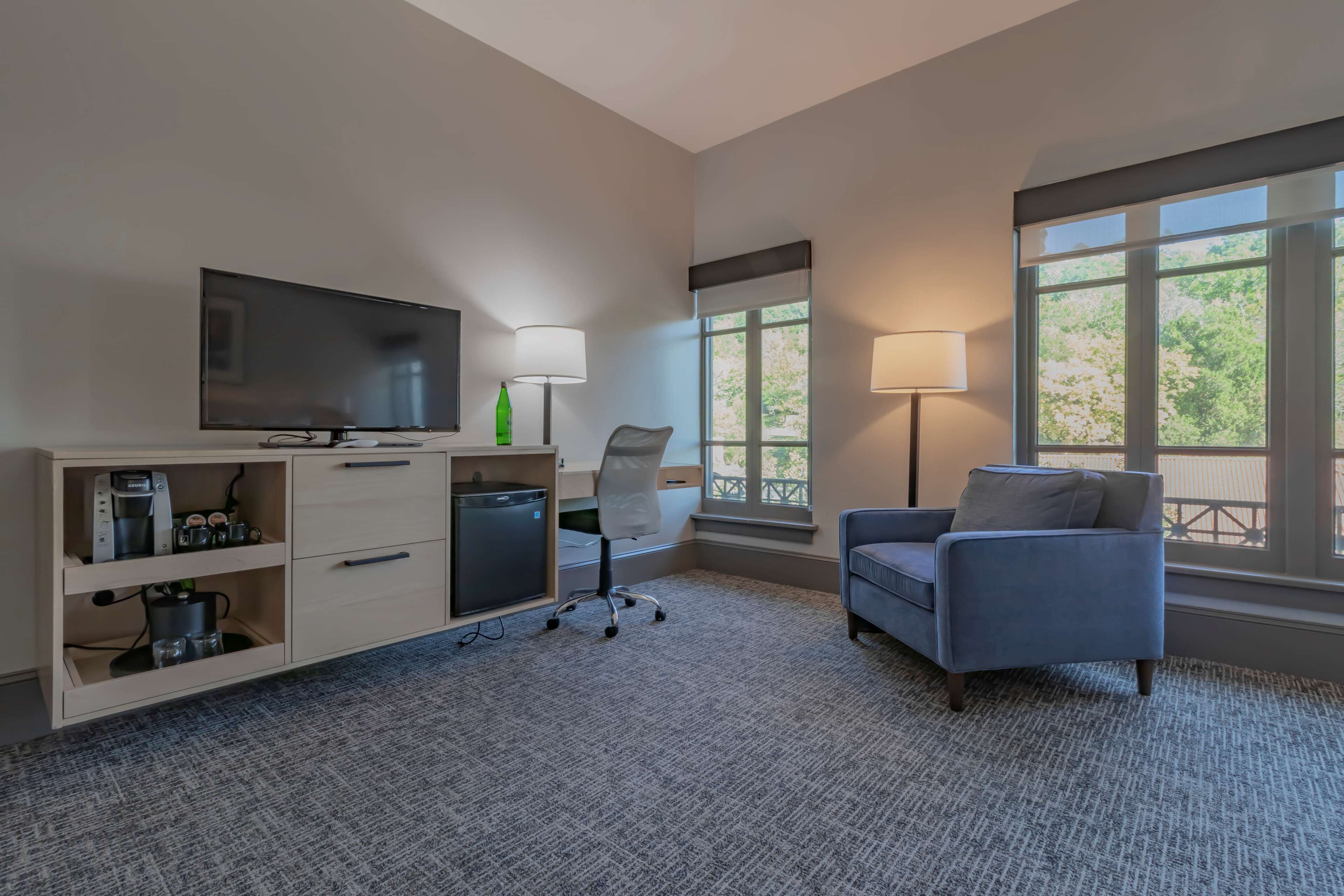 deluxe room, 1 king bed | premium bedding, in-room safe, desk, iron/ironing board