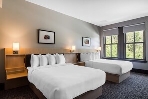 Premium bedding, in-room safe, desk, iron/ironing board - The Waters Hot Springs, Tapestry Collection by Hilton (Hot Springs)