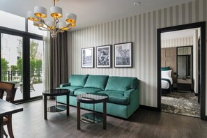 Terrace Suite | Egyptian cotton sheets, premium bedding, pillowtop beds, in-room safe - Lodge Kohler (Green Bay)