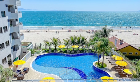 Outdoor pool. Hotel Palace 1