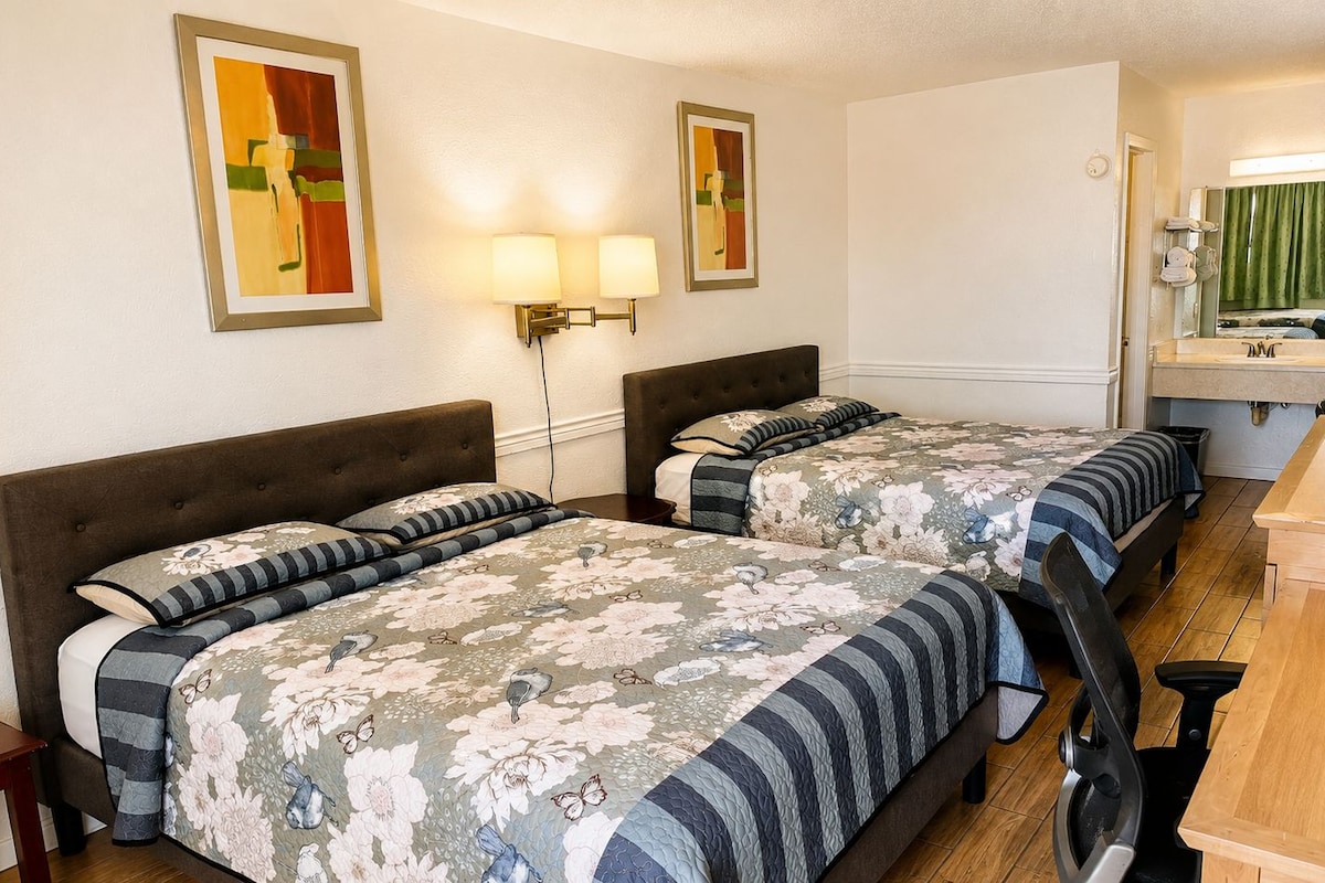 Habitación, 2 camas Queen size, para no fumadores | 1 habitación y ropa de cama 