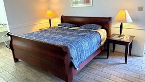 Room, 1 King Bed, Non Smoking | 1 bedroom, bed sheets - Chaparral Motel Victoria TX US 59 (Victoria)