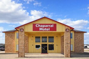 Front of property - Chaparral Motel Victoria TX US 59 (Victoria)