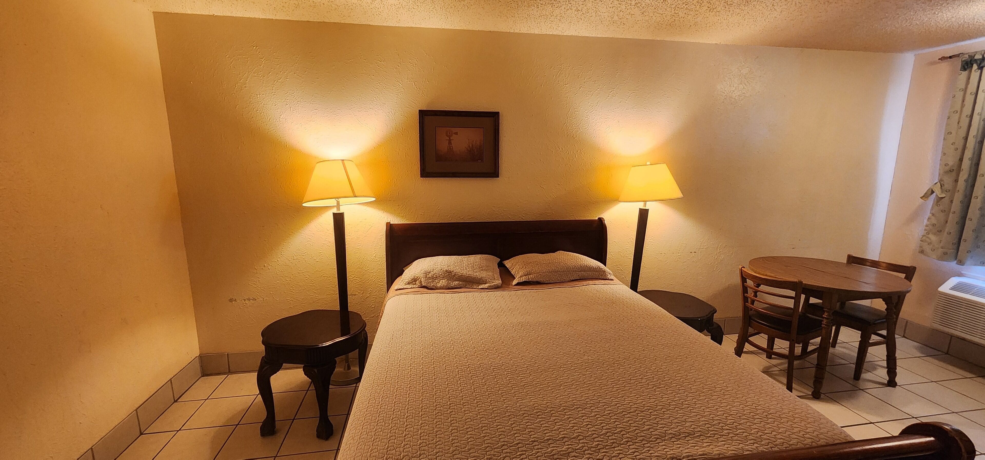 客房, 1 张特大床, 无烟房 | 1 多间卧室、免费高速有线上网、床单