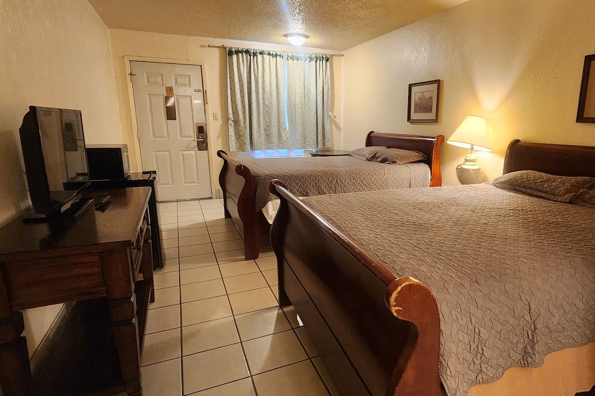 1 habitación, internet por cable gratis y ropa de cama