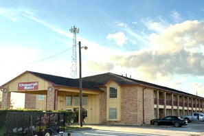 Exterior - Chaparral Motel Victoria TX, Hwy 59 (Victoria)