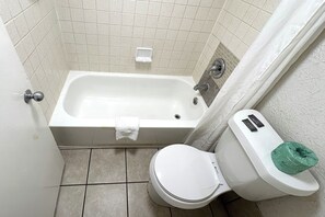 Free toiletries, towels - Chaparral Motel Victoria TX US 59 (Victoria)
