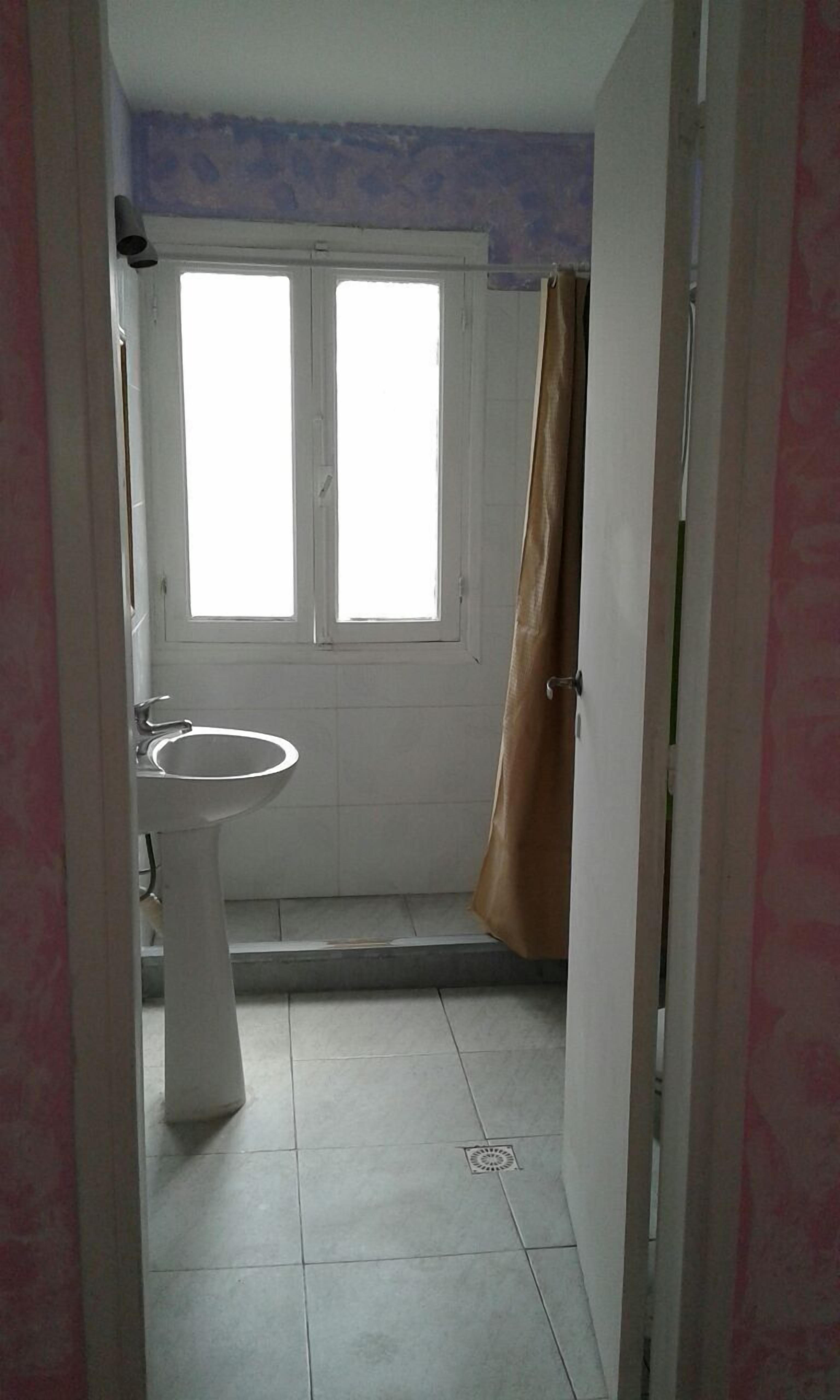 ฝักบัว, ไดร์เป่าผม (มีให้บริการตามคำขอ), ผ้าเช็ดตัว