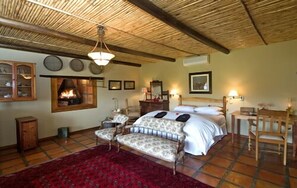Minibar, in-room safe, desk, soundproofing - De Opstal (Oudtshoorn)
