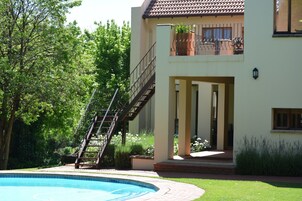 Outdoor pool, pool umbrellas, sun loungers