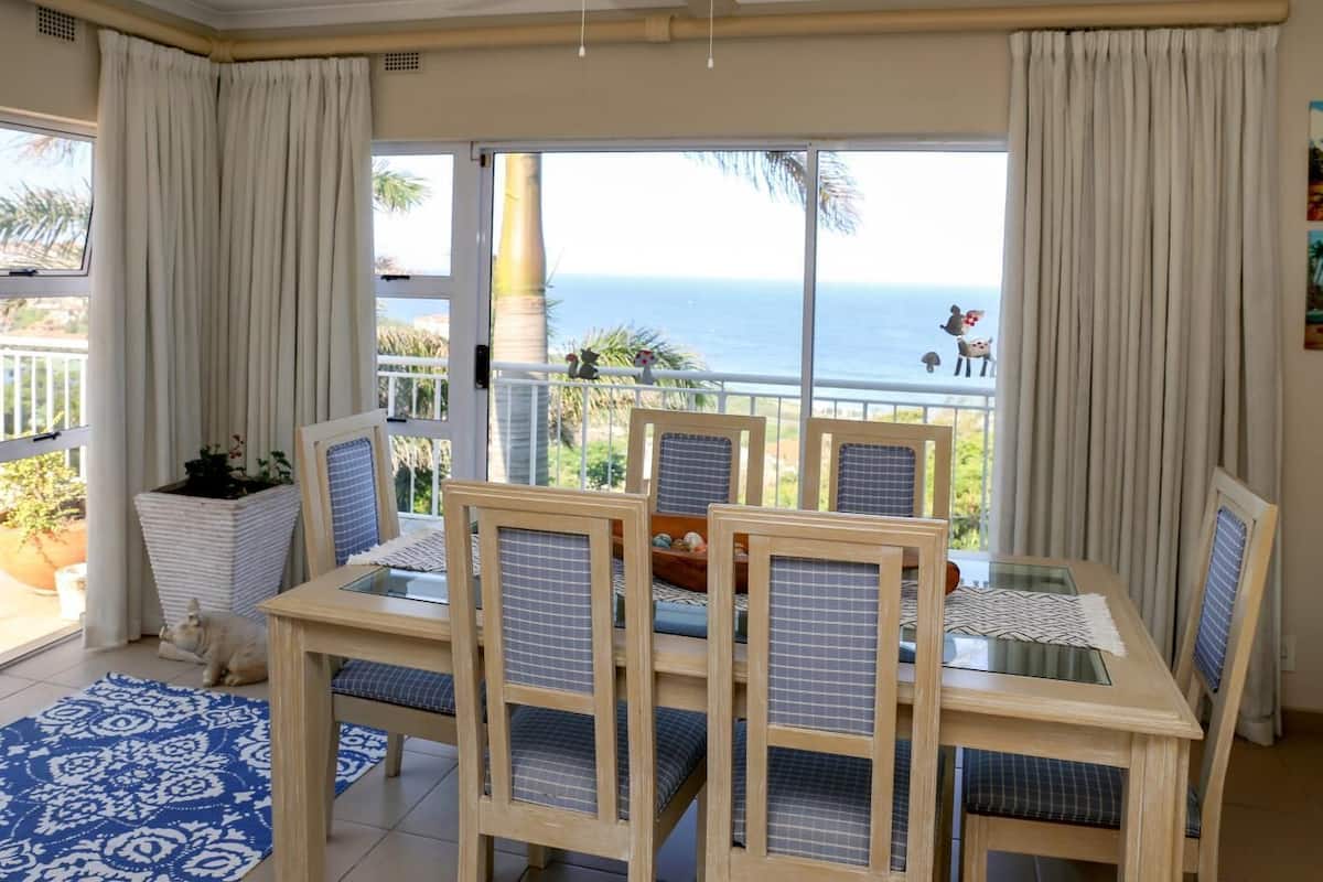 full-sized fridge, microwave, oven, stovetop