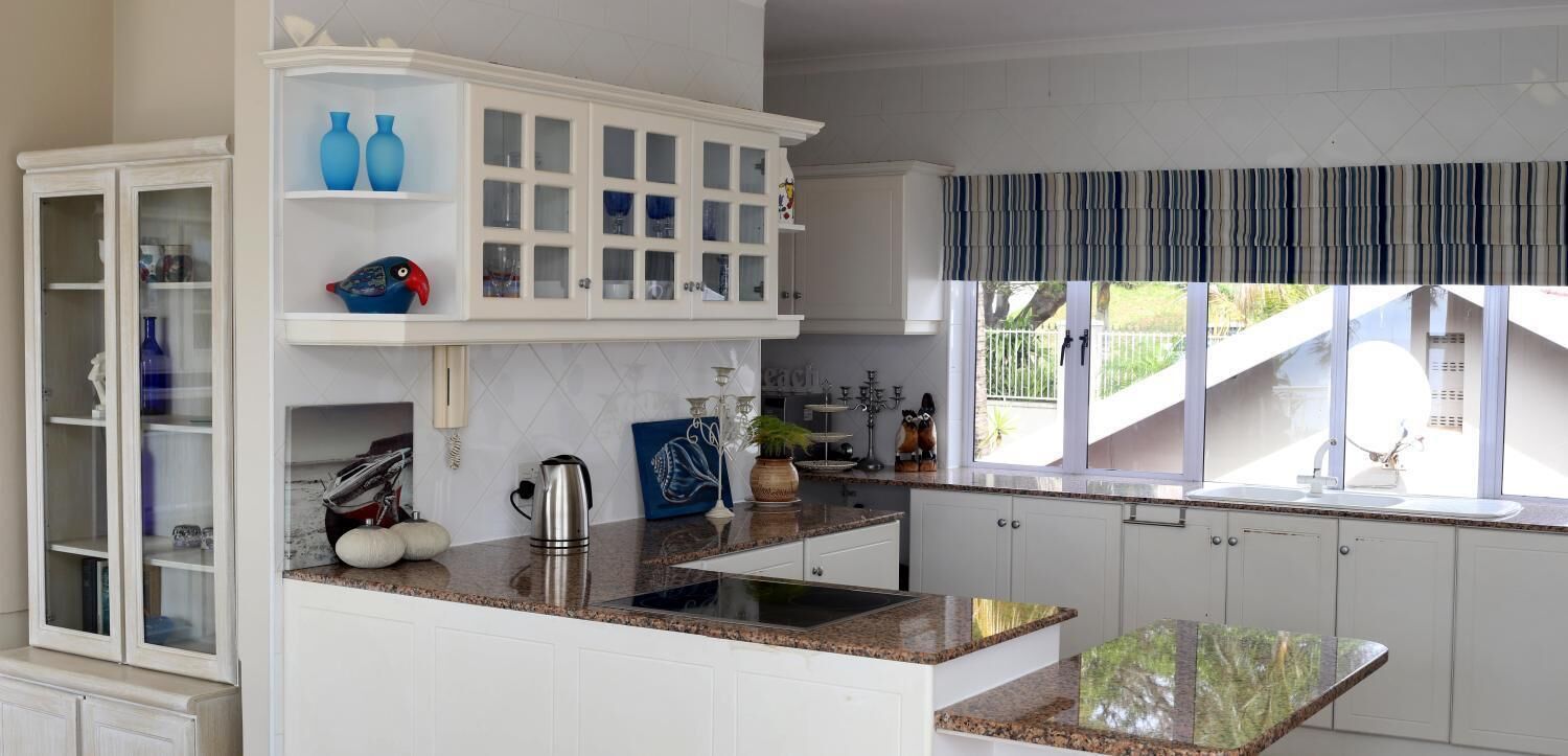 full-sized fridge, microwave, oven, stovetop