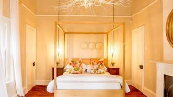 Deluxe Suite, 1 Bedroom (Queen Room) | 1 bedroom, desk, blackout drapes, free WiFi