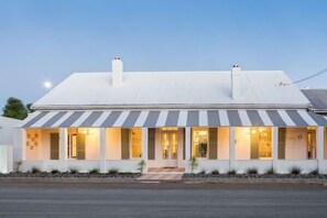 Front of property - Boutique Guesthouse Hanover (Emthanjeni)