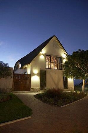 Front of property - evening/night - Paradise Cove Country House (Wilderness)