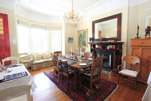 Desayuno completo incluido todos los días