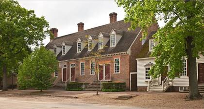 Colonial Houses, an Official Colonial Williamsburg Hotel