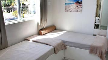 Quarto duplo standard, banheiro privativo, vista para a cidade | Cortinas blackout, Wi-Fi de cortesia, roupa de cama