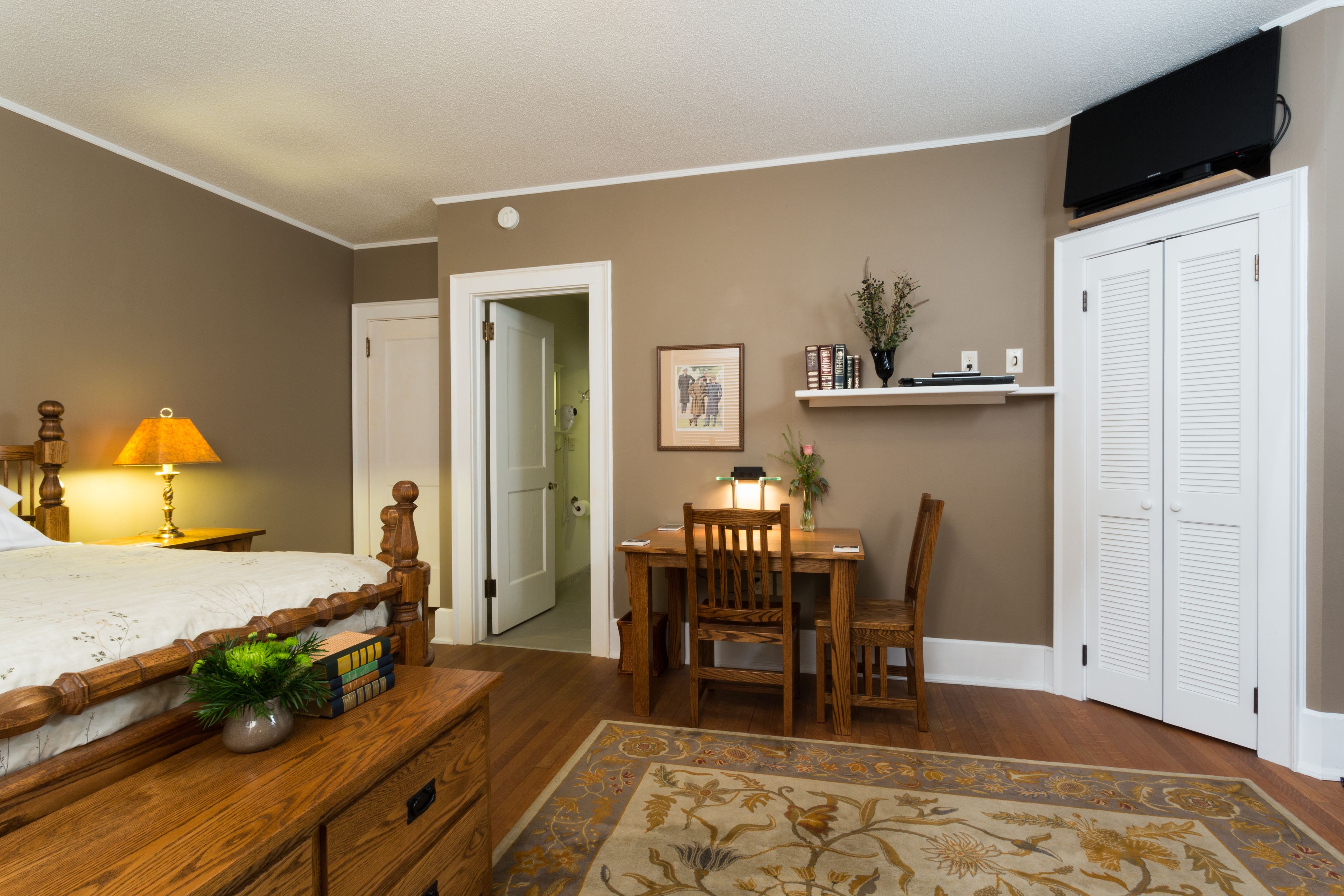 room, patio (burt room with steam shower) | premium bedding, desk, iron/ironing board, free wifi