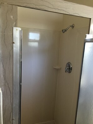 Habitación doble | Ducha del cuarto de baño