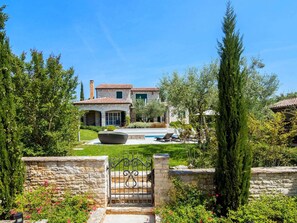 Exterior - Villa in Baderna with Private Pool (Baderna)