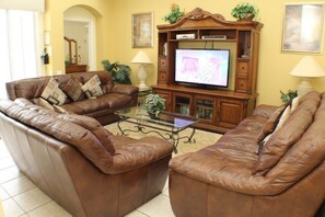 TV, DVD player - 8054 King Palm Circle (Kissimmee)