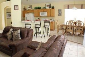 TV, DVD player - 8054 King Palm Circle (Kissimmee)