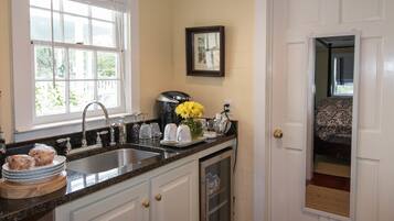 Room, Private Bathroom (Cottage Suite) | Private kitchenette | Coffee/tea maker