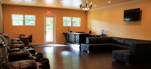 Couples treatment rooms, hot tub, Turkish bath, body treatments - Pipestem Spa Event Center and Mountain Chalets (Pipestem)