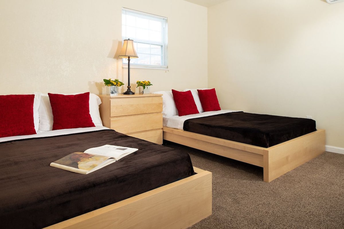 Comfort Chalet, Ensuite (Dogwood Chalet) | Frette Italian sheets, premium bedding, individually decorated