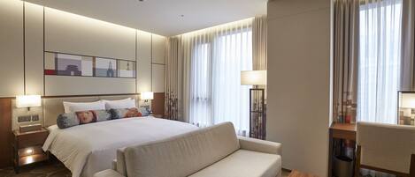 Urban, Studio Suite, 1 King Bed with Sofa bed, Non Smoking | 1 bedroom, premium bedding, down comforters, in-room safe