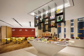 Daily buffet breakfast (KRW 33000 per person)