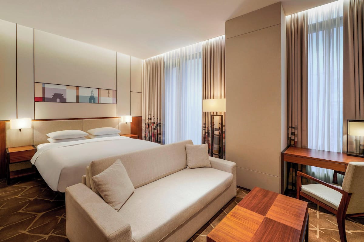 Urban, Studio Suite, 1 King Bed with Sofa bed, Non Smoking