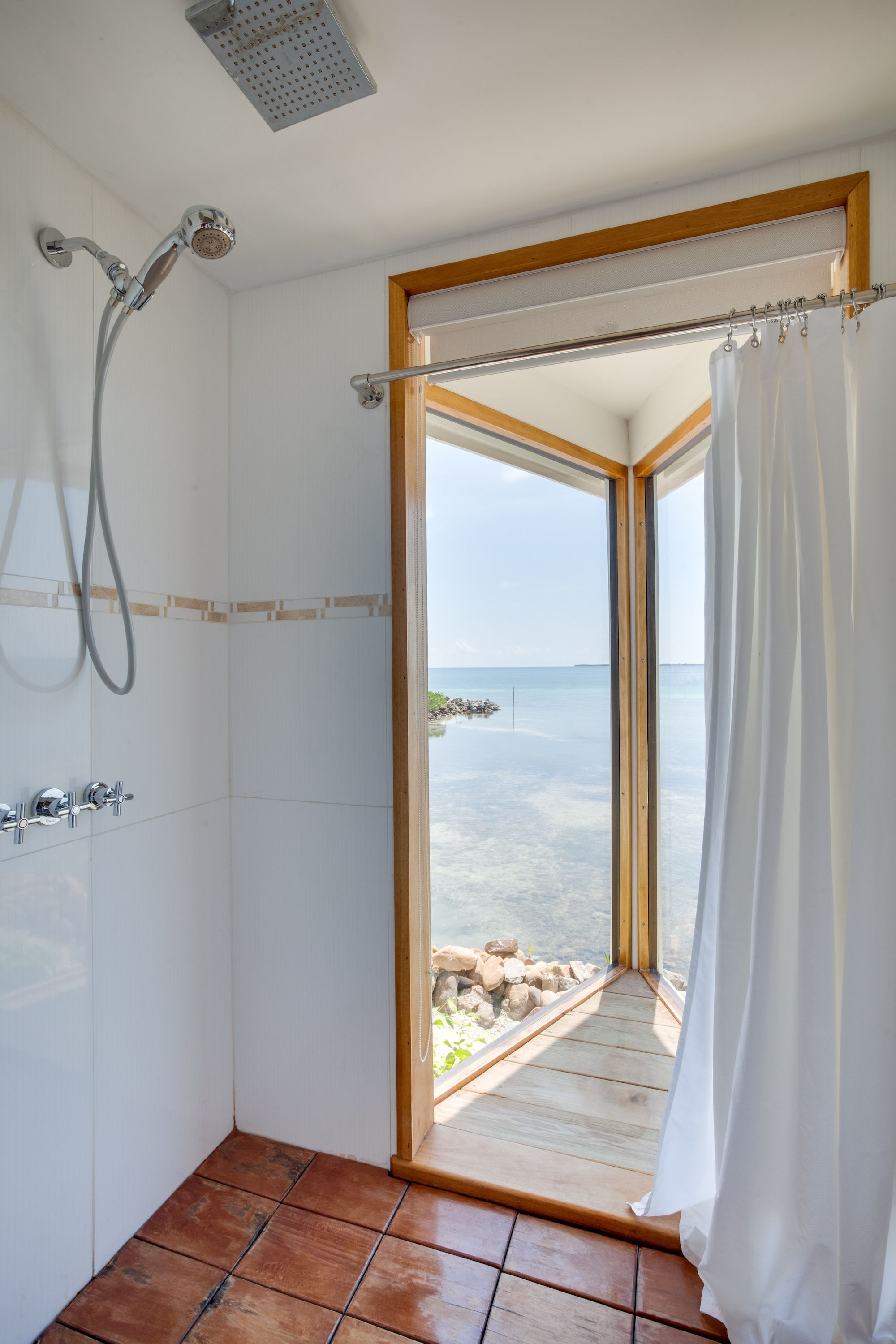 Royal Penthouse, 6 Bedrooms, Beach View, Beachfront | Bathroom shower