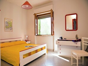 2 bedrooms, WiFi - Romantic Escape w/ Terrace (Palinuro)
