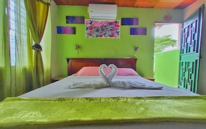 Comfort Double Room, 1 Bedroom, Terrace, Mountain View | In-room safe, free WiFi, bed sheets - Hotel Oasis (San Salvador)
