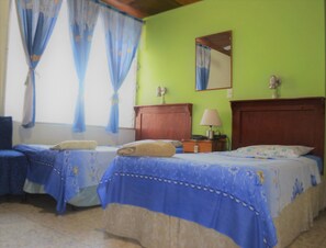 In-room safe, free WiFi, bed sheets - Hotel Oasis (San Salvador)