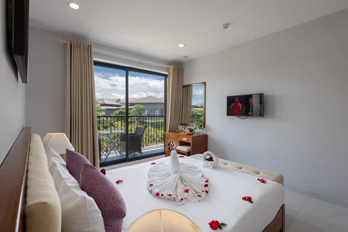 Minibar, in-room safe, desk, blackout curtains