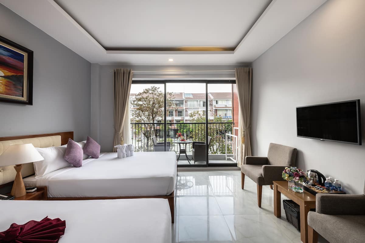 Deluxe Triple Room, City View