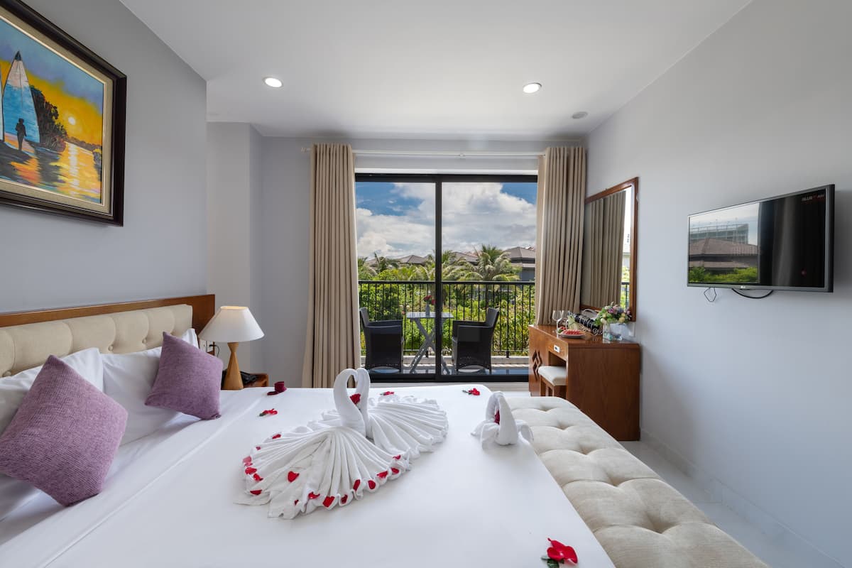 Deluxe Double Room, City View
