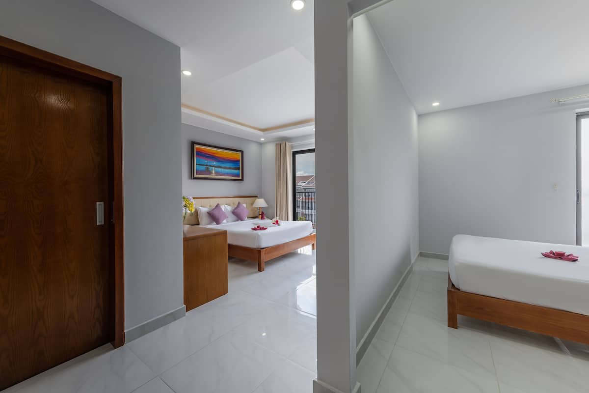 Deluxe Quadruple Room, City View