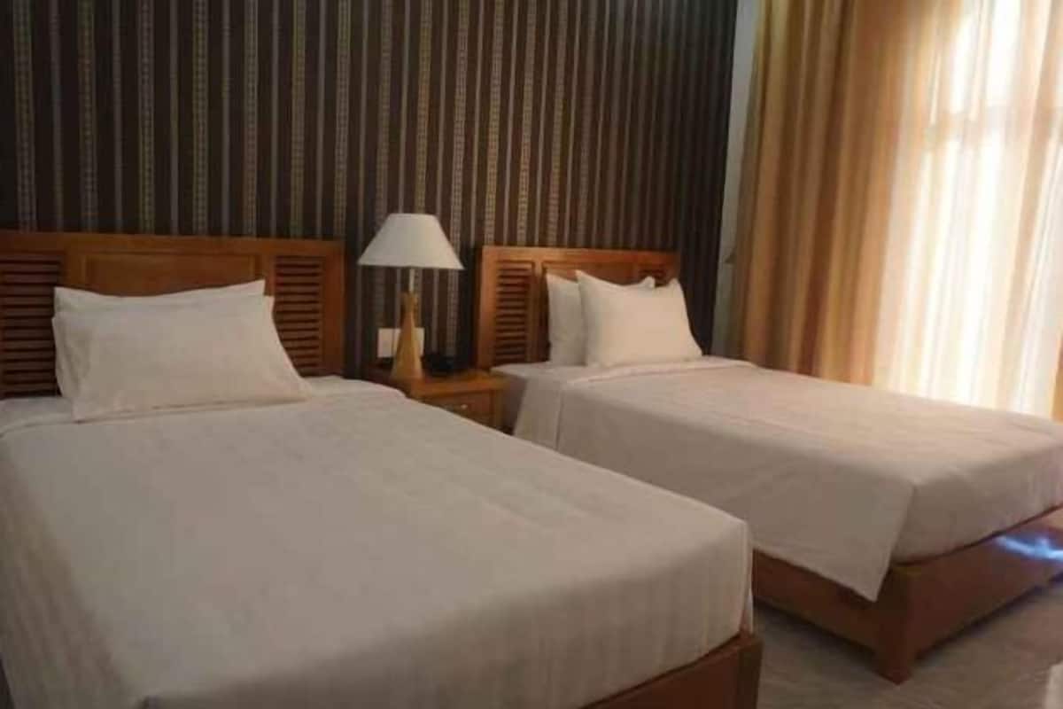 1 chambre, minibar, coffres-forts dans les chambres, bureau