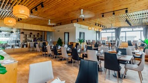 Frokost, lunsj og middag serveres