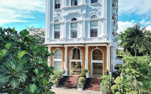 Mặt tiền nơi lưu trú