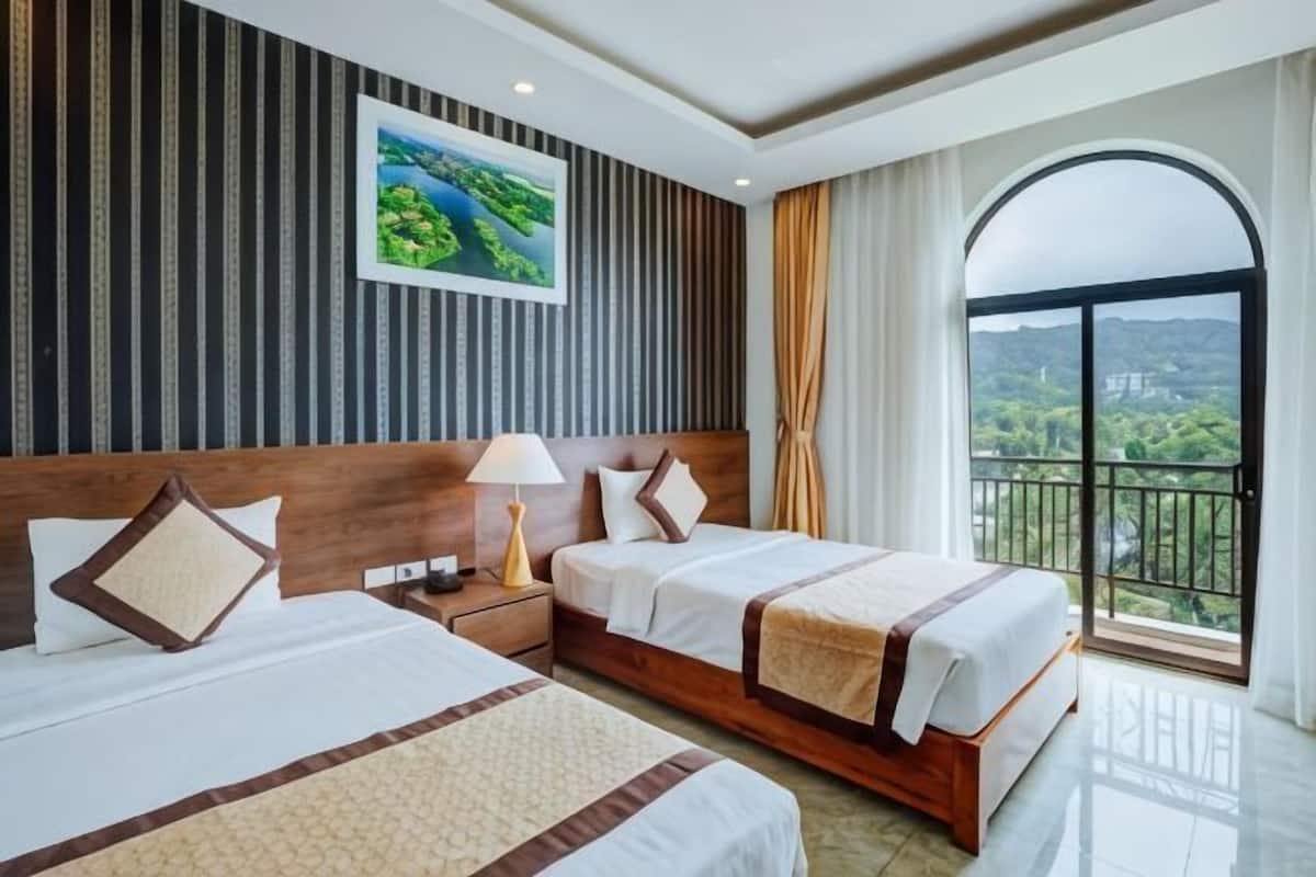 Minibar, két bảo mật tại phòng, bàn