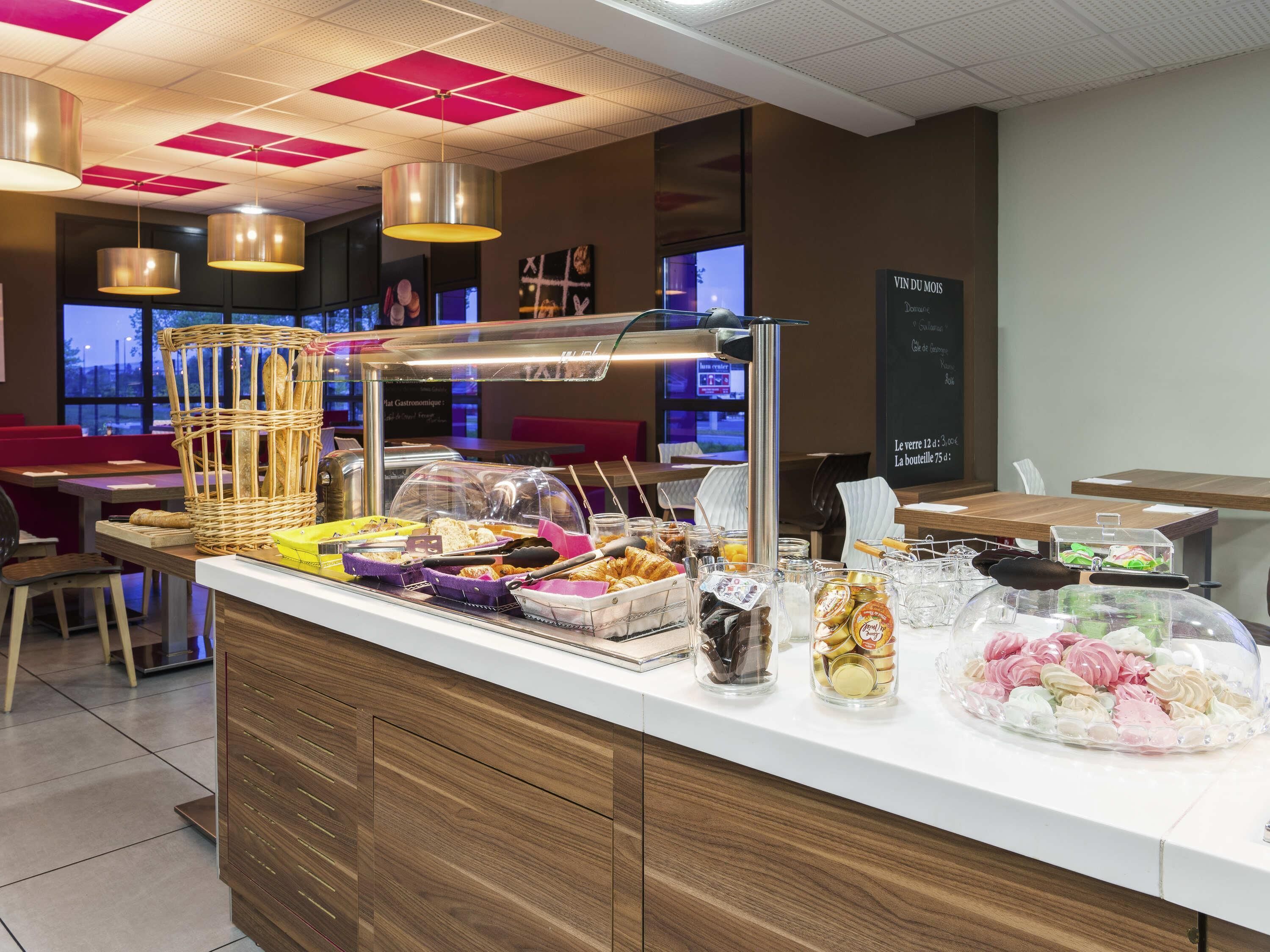 Déjeuner et dîner servis sur place