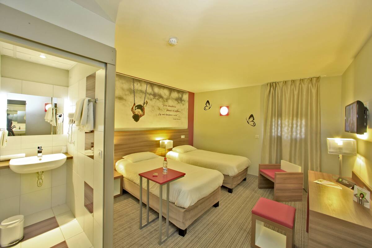 premium bedding, pillow-top beds, desk, blackout curtains