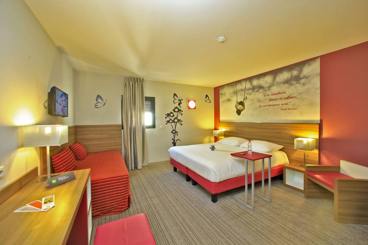 premium bedding, pillow-top beds, desk, blackout curtains