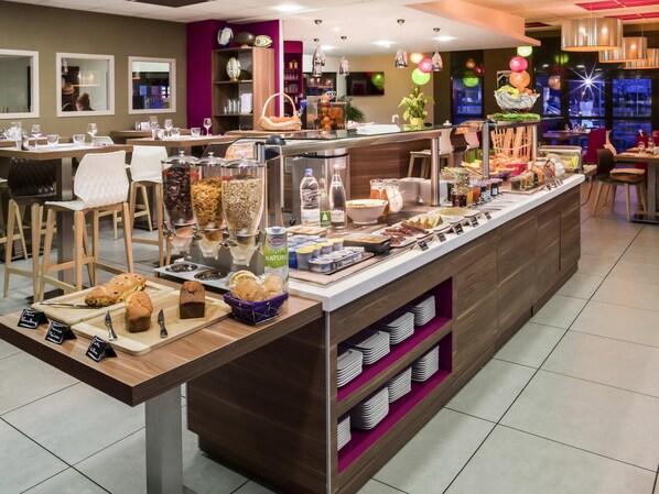 Lunch and dinner served, local cuisine - ibis Styles Castres (Castres)